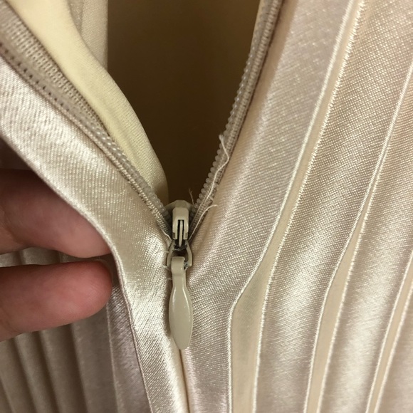 Badgley Mischka Cream Strapless Accordian Pleat Maxi Dress Size 2 - Picture 10 of 16